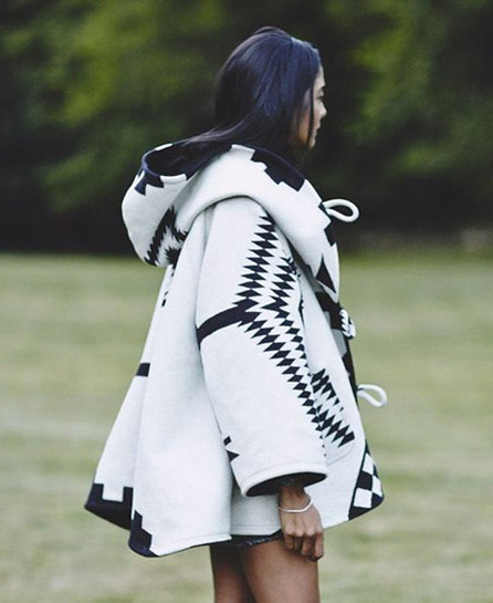 明星辣妈都爱穿酷斗篷 六条tip包教包会