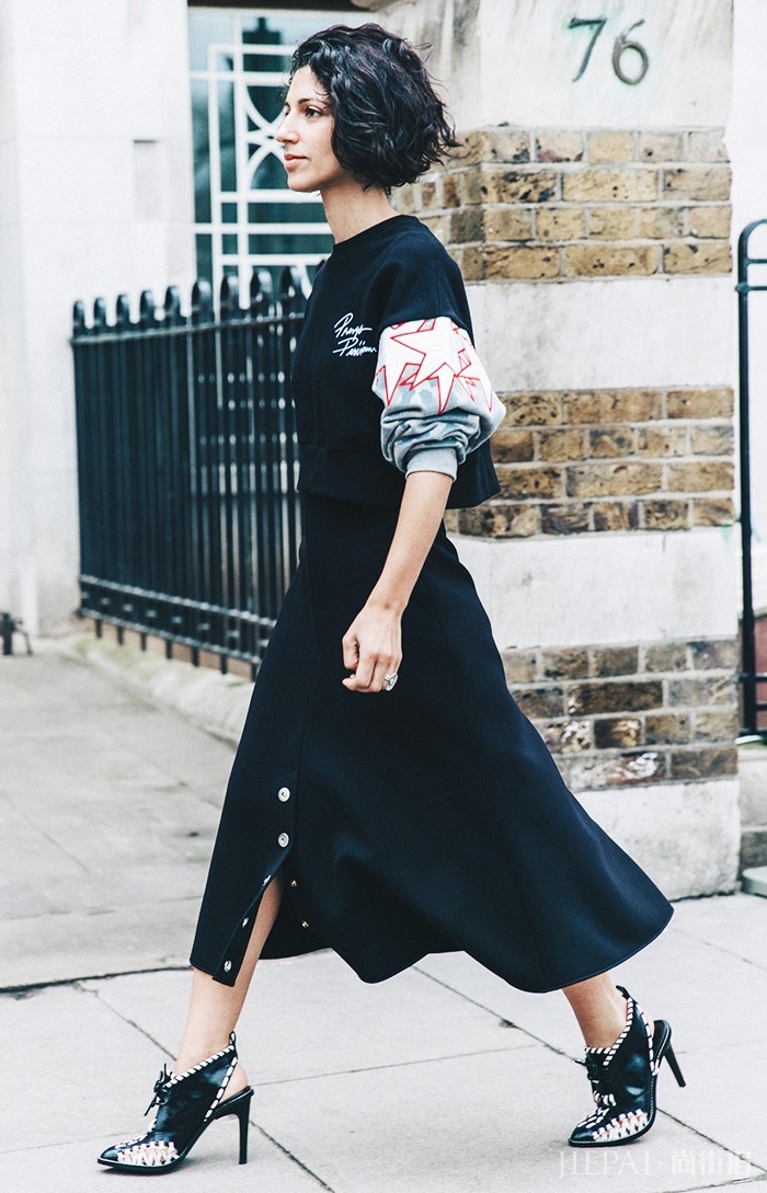 让街头型人教你怎么穿出时髦金属未来风