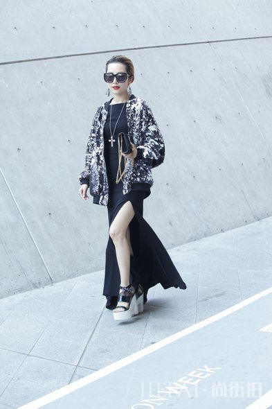 首尔街拍：粉色系、牛仔造型就是春夏潮流！