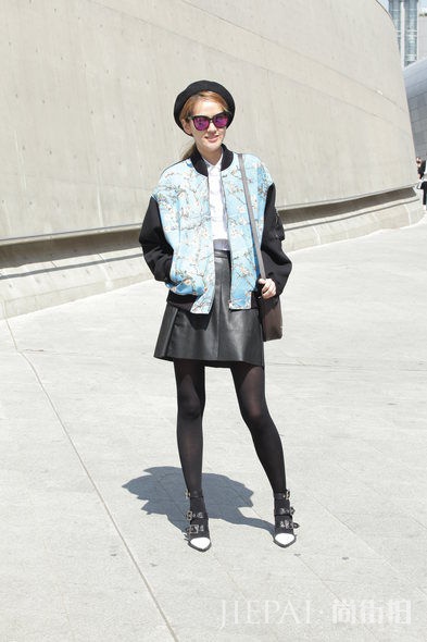 首尔街拍：粉色系、牛仔造型就是春夏潮流！