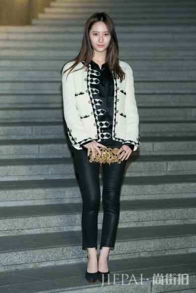 蜜运中的少女! F(x) Krystal 工作与私下的百变穿搭!