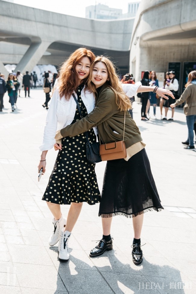 Street Snaps：来自韩国首尔时装周的极致混搭