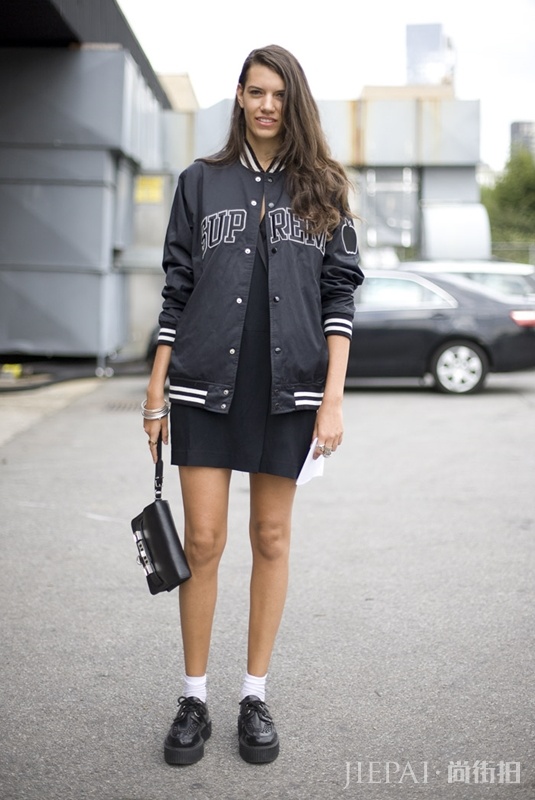 欧美街拍 重拾校园青春，看那些不可错过的学院风穿搭法！
