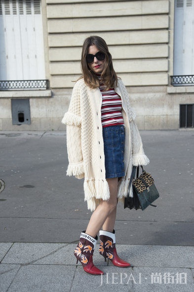 一条牛仔裙穿到厌？看街拍达人4款牛仔裙最潮穿搭法