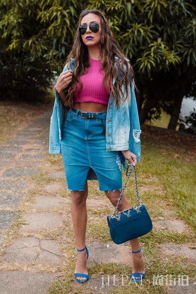 一条牛仔裙穿到厌？看街拍达人4款牛仔裙最潮穿搭法