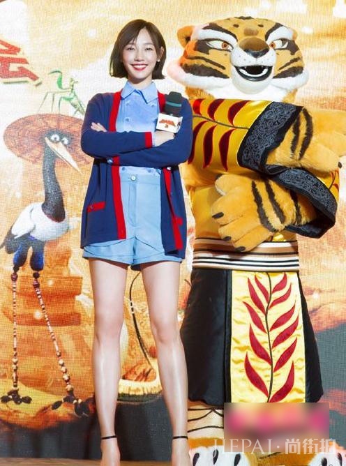 白百何陈坤《火锅英雄》上映 看白百何最新街拍衣品