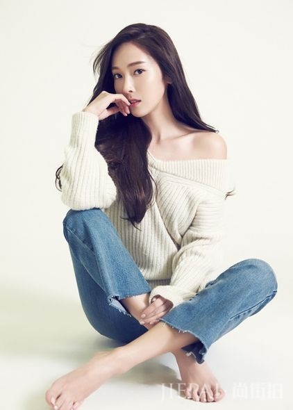 天生的时尚气质！「冰山美人」Jessica 最美穿搭搜罗