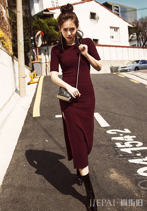 戚哥”变“软妹” 看戚薇街拍学春日元气少女搭