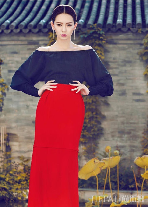 戚哥”变“软妹” 看戚薇街拍学春日元气少女搭