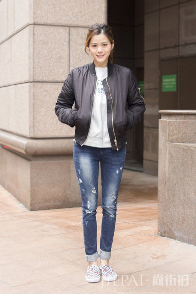 忽冷忽热怎样穿？8位街拍型人示范全天候牛仔造型！