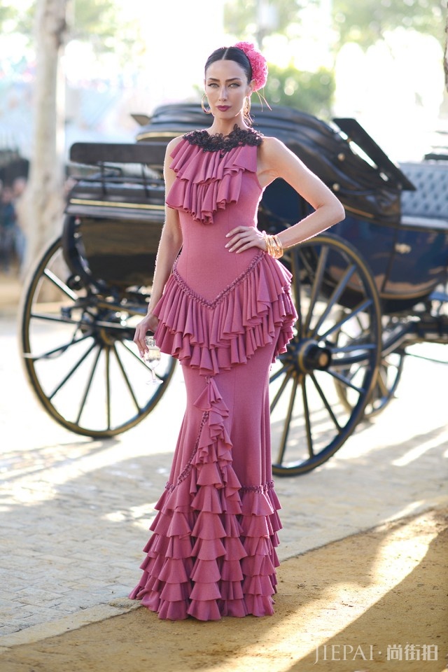 2016年5月巴黎街拍 看潮女街头时尚风格