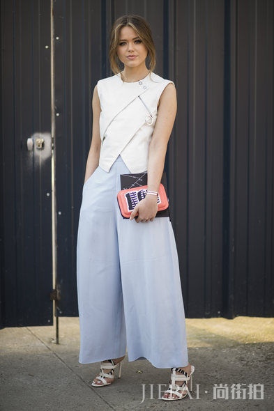 露肉又显瘦 ! 看街拍学今夏潮流混搭方案