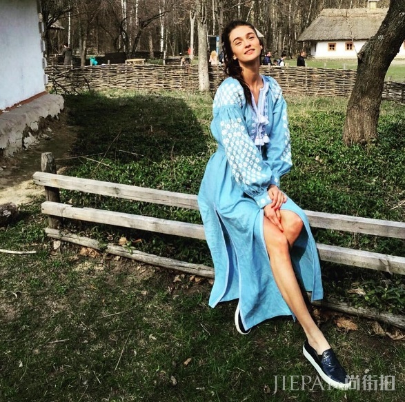 浪漫与不羁的完美体现：以传统刺绣为特色的乌克兰品牌 Vita Kin