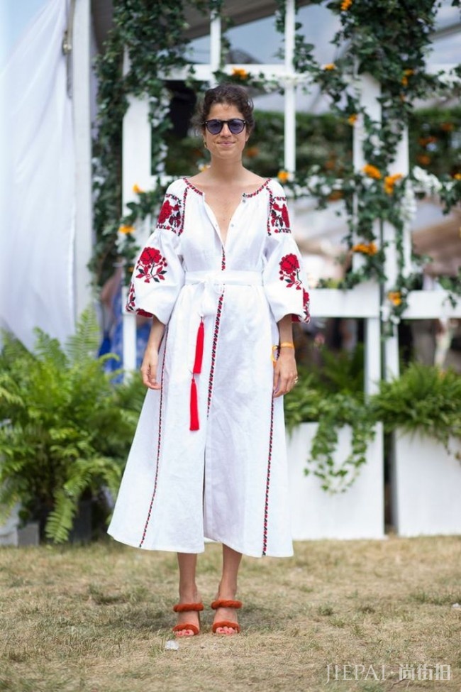 浪漫与不羁的完美体现：以传统刺绣为特色的乌克兰品牌 Vita Kin