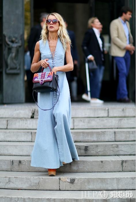 夏日街拍 最降温色彩莫过于这一抹百搭清爽蓝