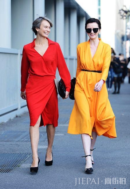 时尚街拍 红配黄穿出潮流一夏