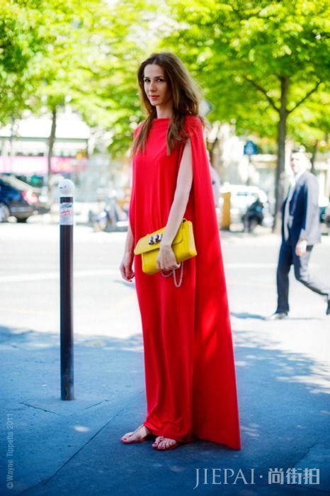 时尚街拍 红配黄穿出潮流一夏