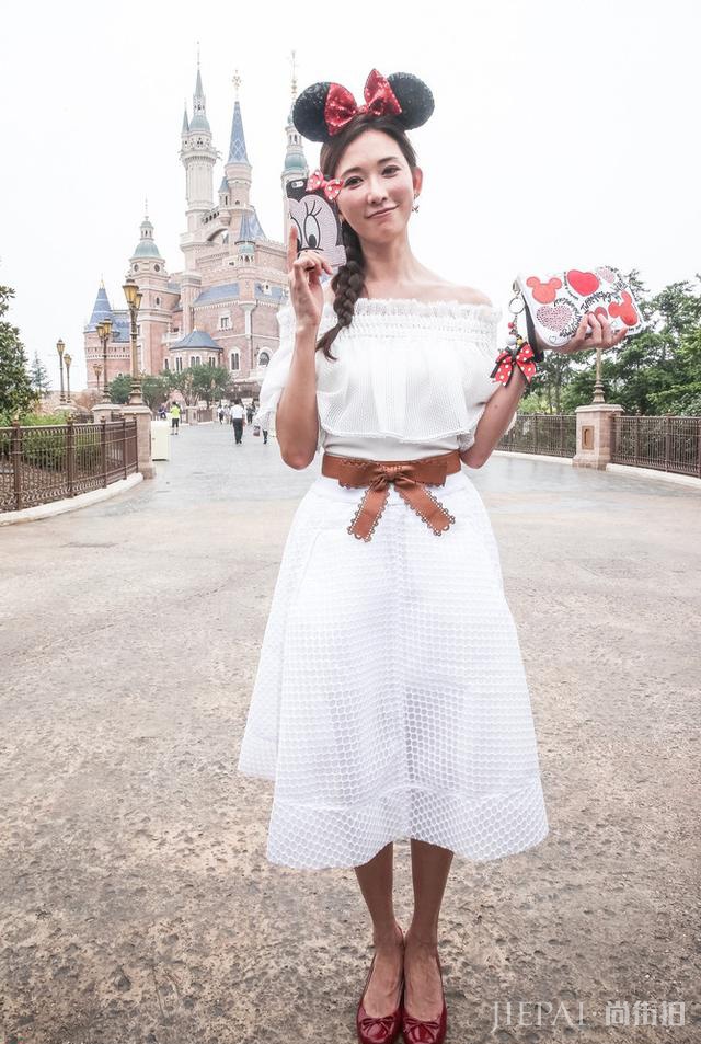 去迪士尼穿什么好？看明星同款米老鼠单品街拍秀！