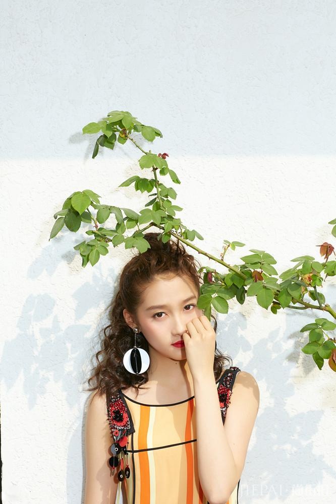 大儿童关晓彤 逆天大长腿吸睛