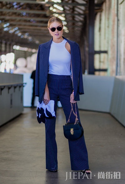 欧美街拍 看这些永恒易衬的时尚单品