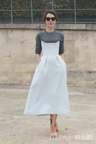 欧美街拍 看这些永恒易衬的时尚单品