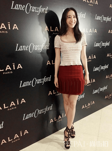 甜蜜女人味！吴雨霏婚后日常穿搭秀