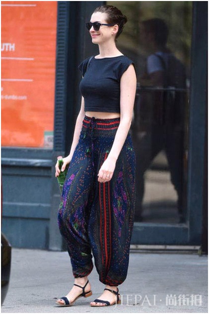 这个夏天穿上crop top露出小蛮腰 清凉与火辣全都有!