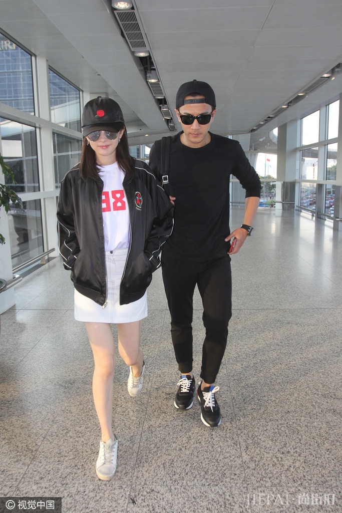 杨幂机场街拍LOOK 美到没朋友！