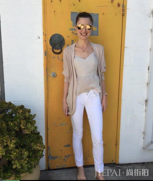 风采依然！37岁混血模特儿Danielle减龄穿搭法则