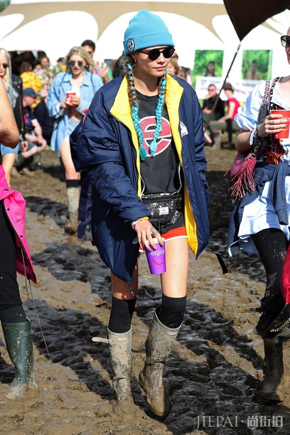 英国夏季最大户外音乐会Glastonbury热情登场