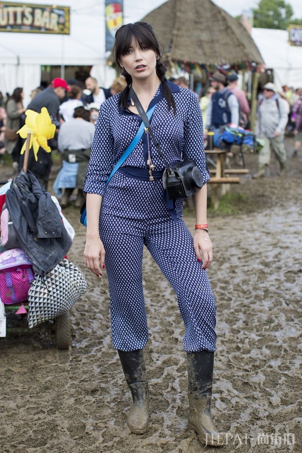 英国夏季最大户外音乐会Glastonbury热情登场