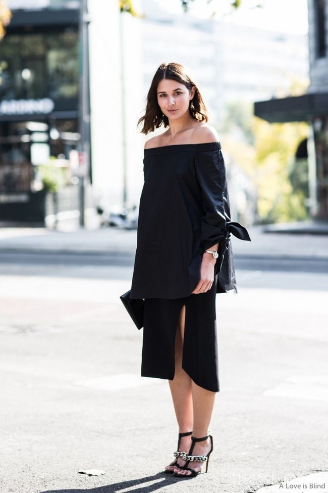 今夏必备的一字领露肩上衣，看欧美潮女示范搭配