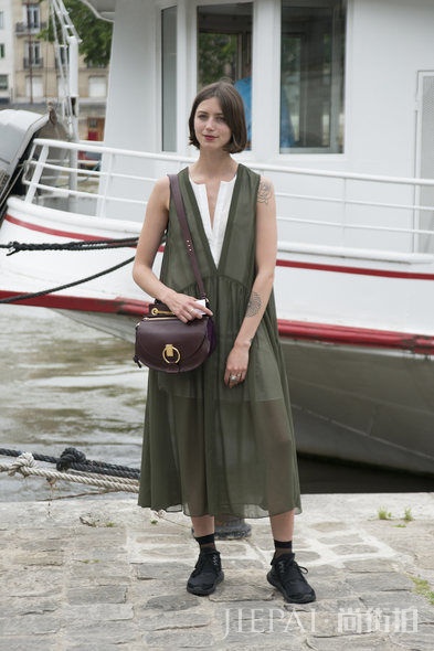 不止白球鞋! 还有5件白色单品都是时髦亮点