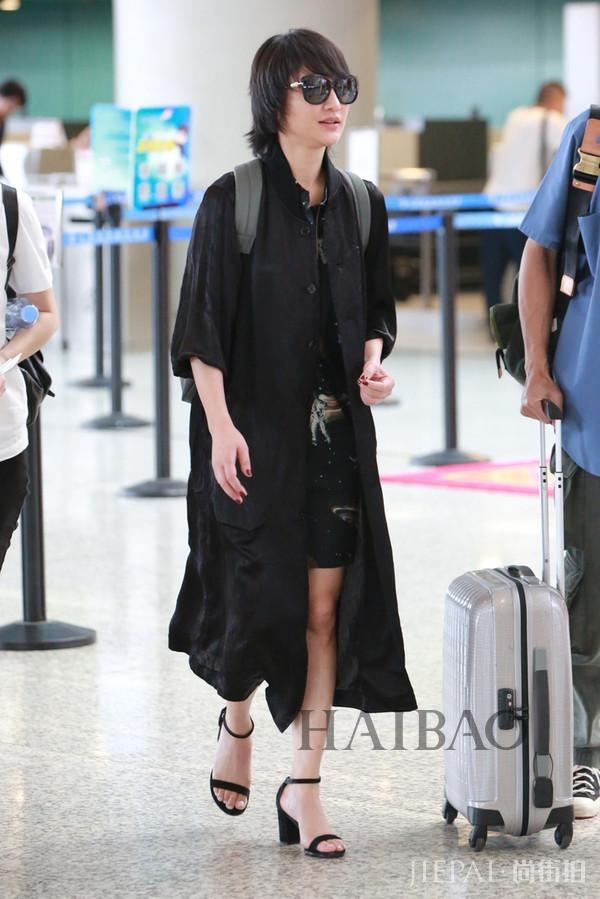 诗诗、杨幂、娜扎都出镜，华语明星街拍合辑