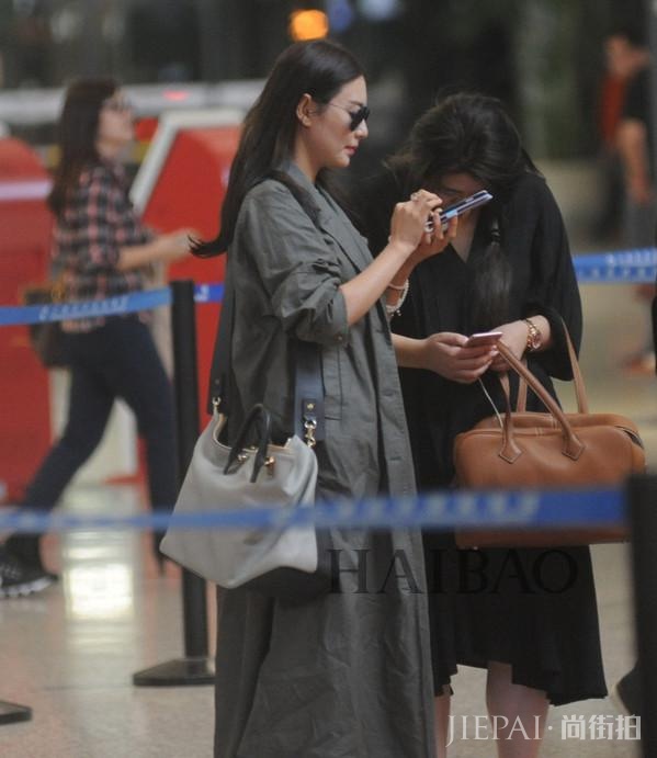 诗诗、杨幂、娜扎都出镜，华语明星街拍合辑