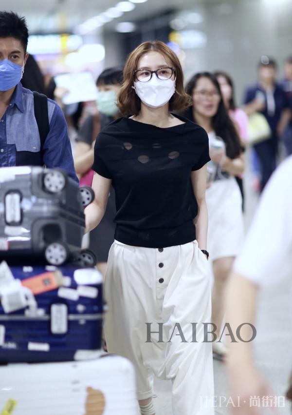 诗诗、杨幂、娜扎都出镜，华语明星街拍合辑