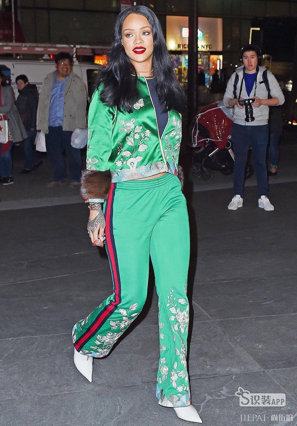 风格街拍 没想到混搭后的祖母绿单品这么好搭!