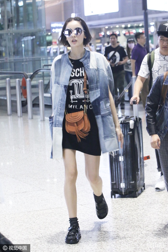 国内明星机场街拍 看谁腿最瘦