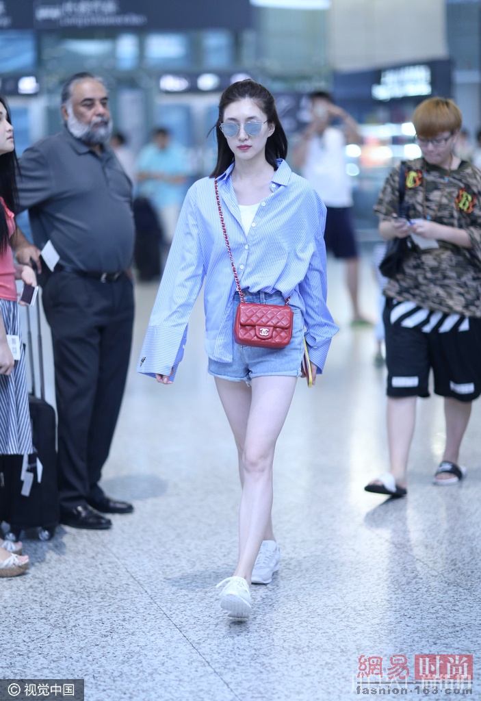 国内明星机场街拍 看谁腿最瘦