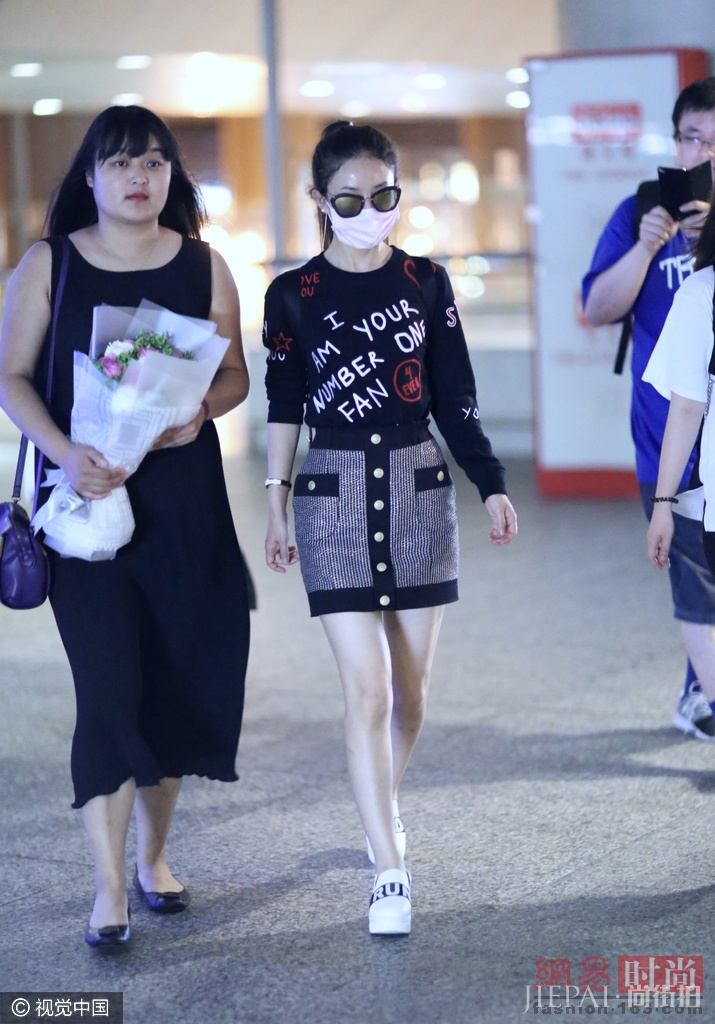 国内明星机场街拍 看谁腿最瘦