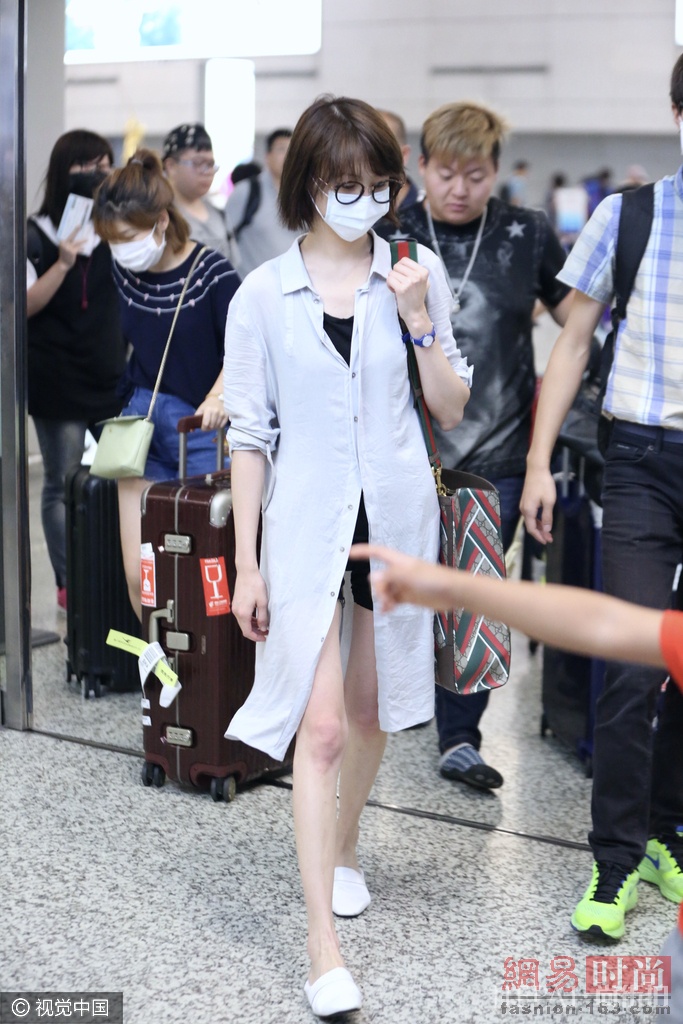国内明星机场街拍 看谁腿最瘦