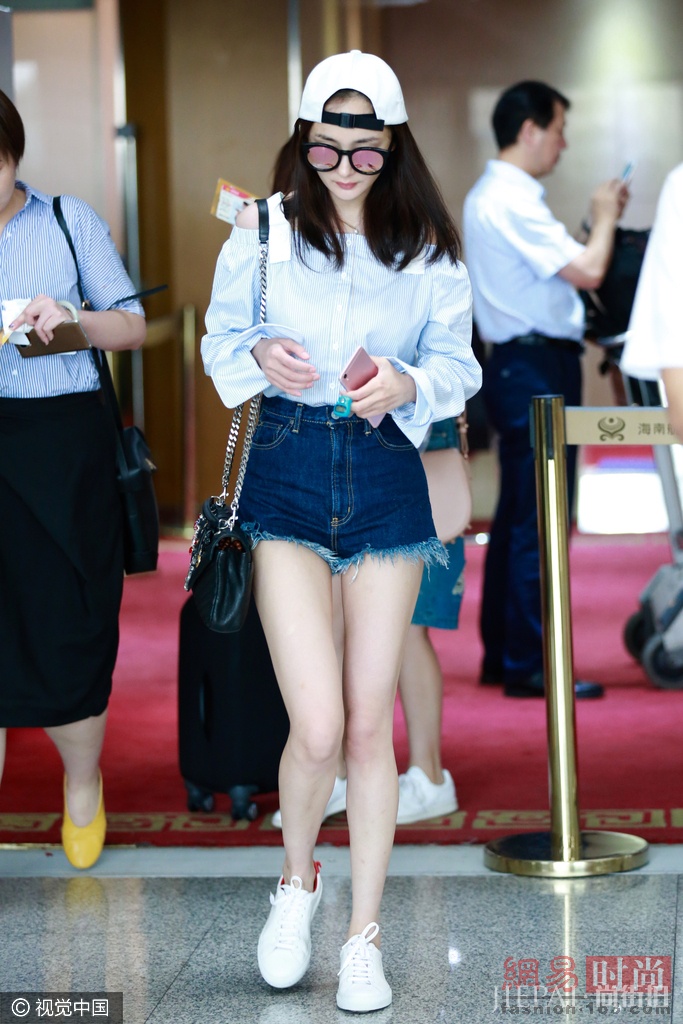 国内明星机场街拍 看谁腿最瘦