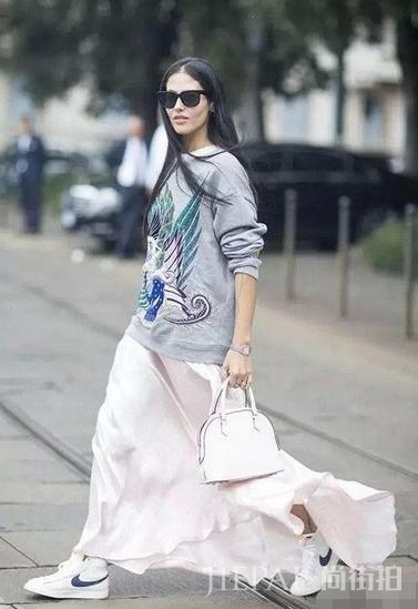 秋天长裙怎么搭配 教你穿出女神范