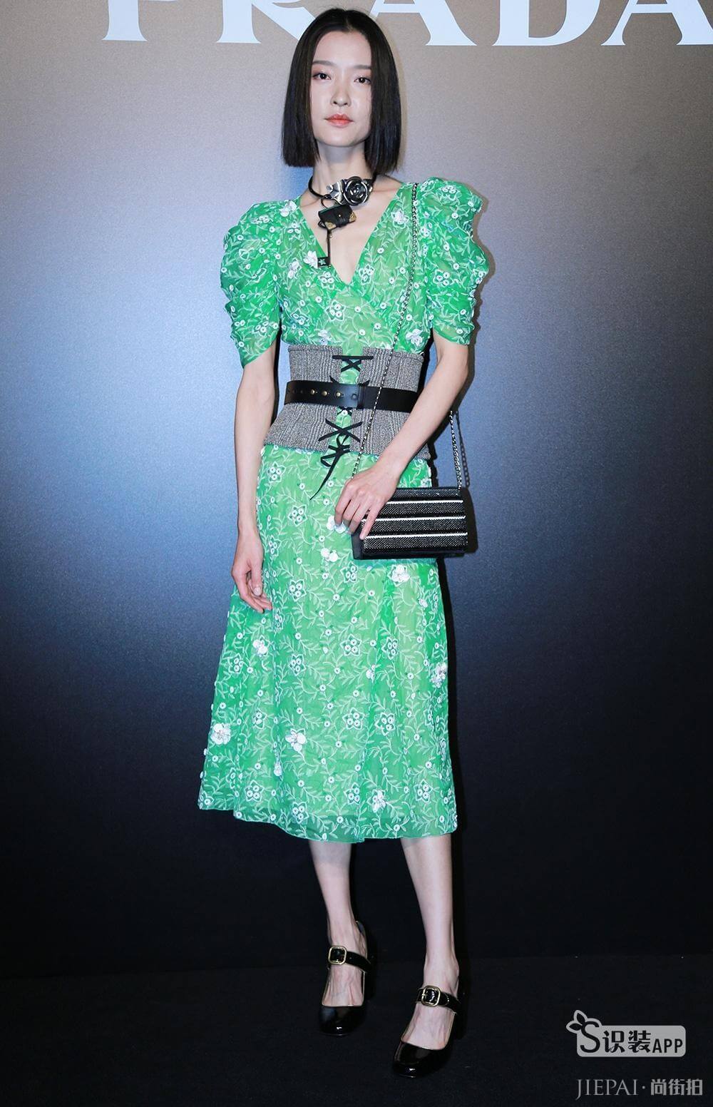 风格街拍 没想到混搭后的祖母绿单品这么好搭！