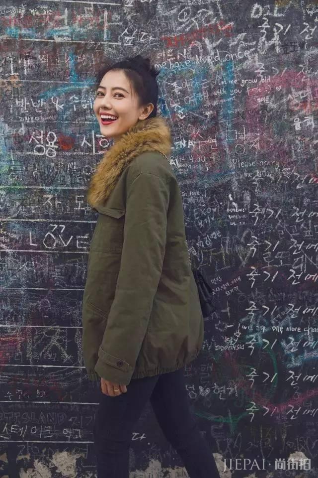 今年初秋最流行两个颜色,你的衣服里面有吗?