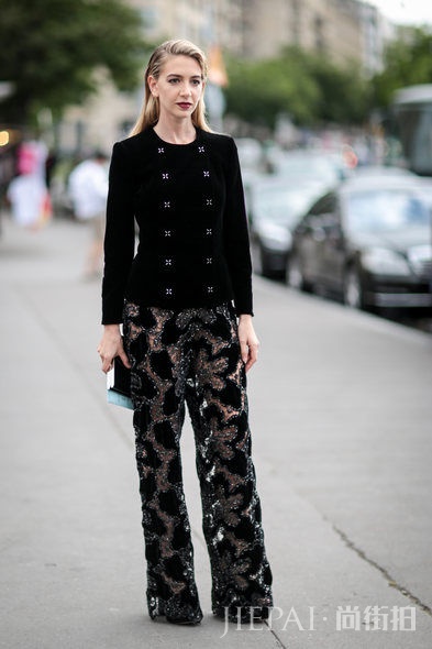 欧美街拍 全黑上班服搭出OL时尚风