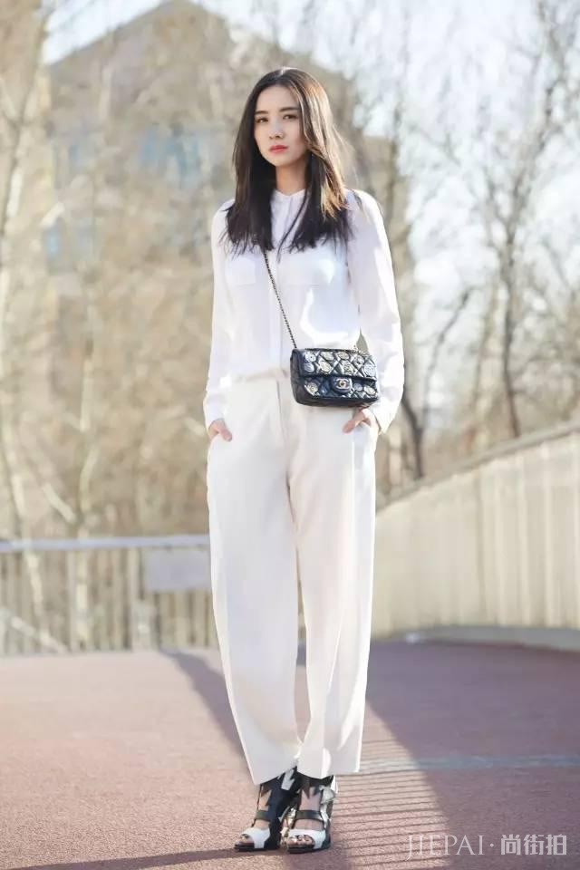 她是宋佳,不只演戏实力派,更是街拍女王!