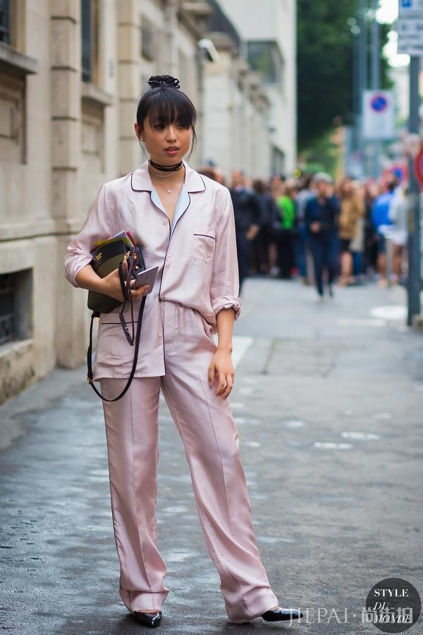 米兰时装周街拍 最潮穿搭和爆款看不停