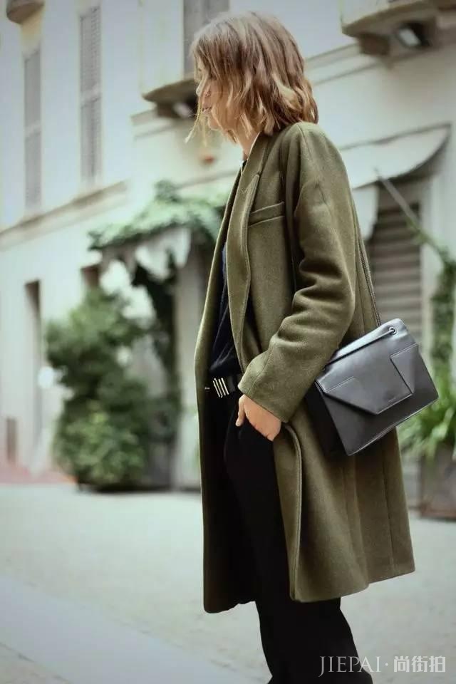 今年初秋最流行两个颜色,你的衣服里面有吗?