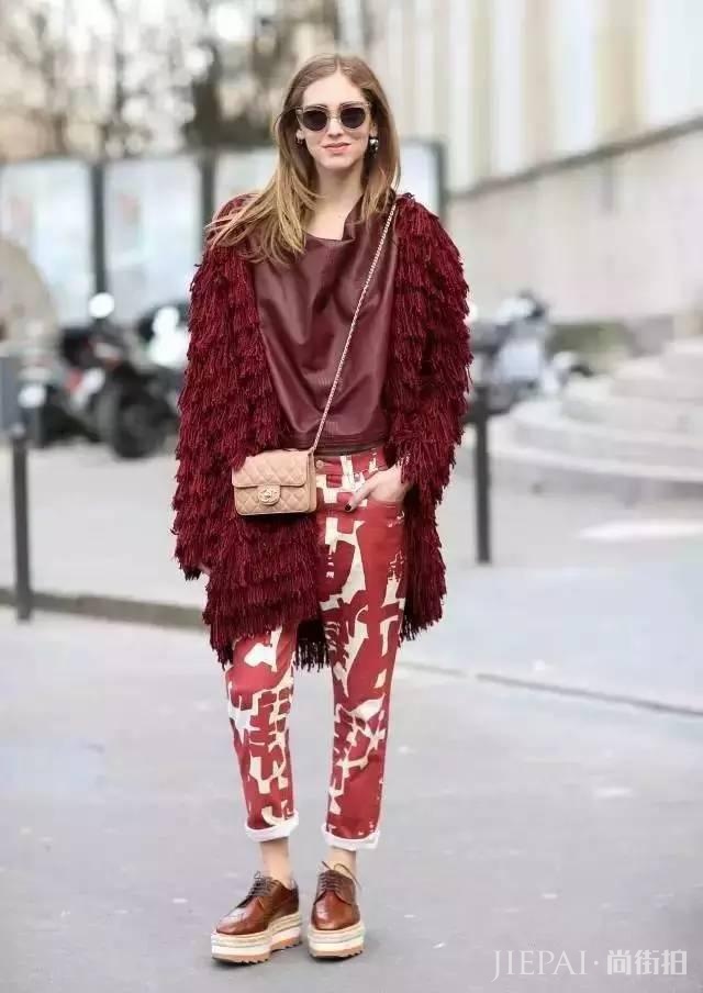 今年初秋最流行两个颜色,你的衣服里面有吗?